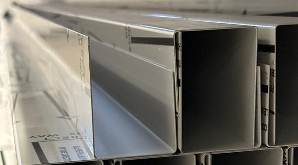 stalen U-profiel voor sandwichpanelen wand