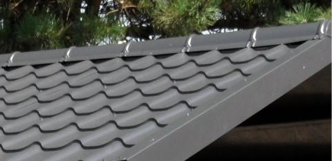 Dak met dakpanplaten