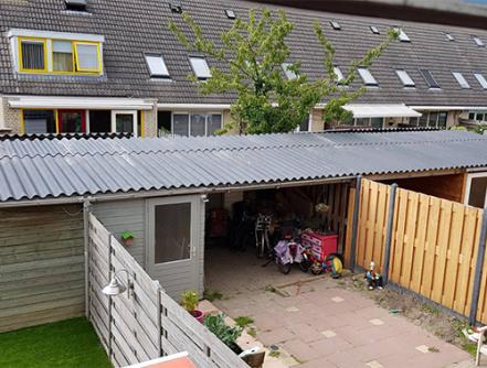 Humanit vezelcement golfplaten op overkapping tuin